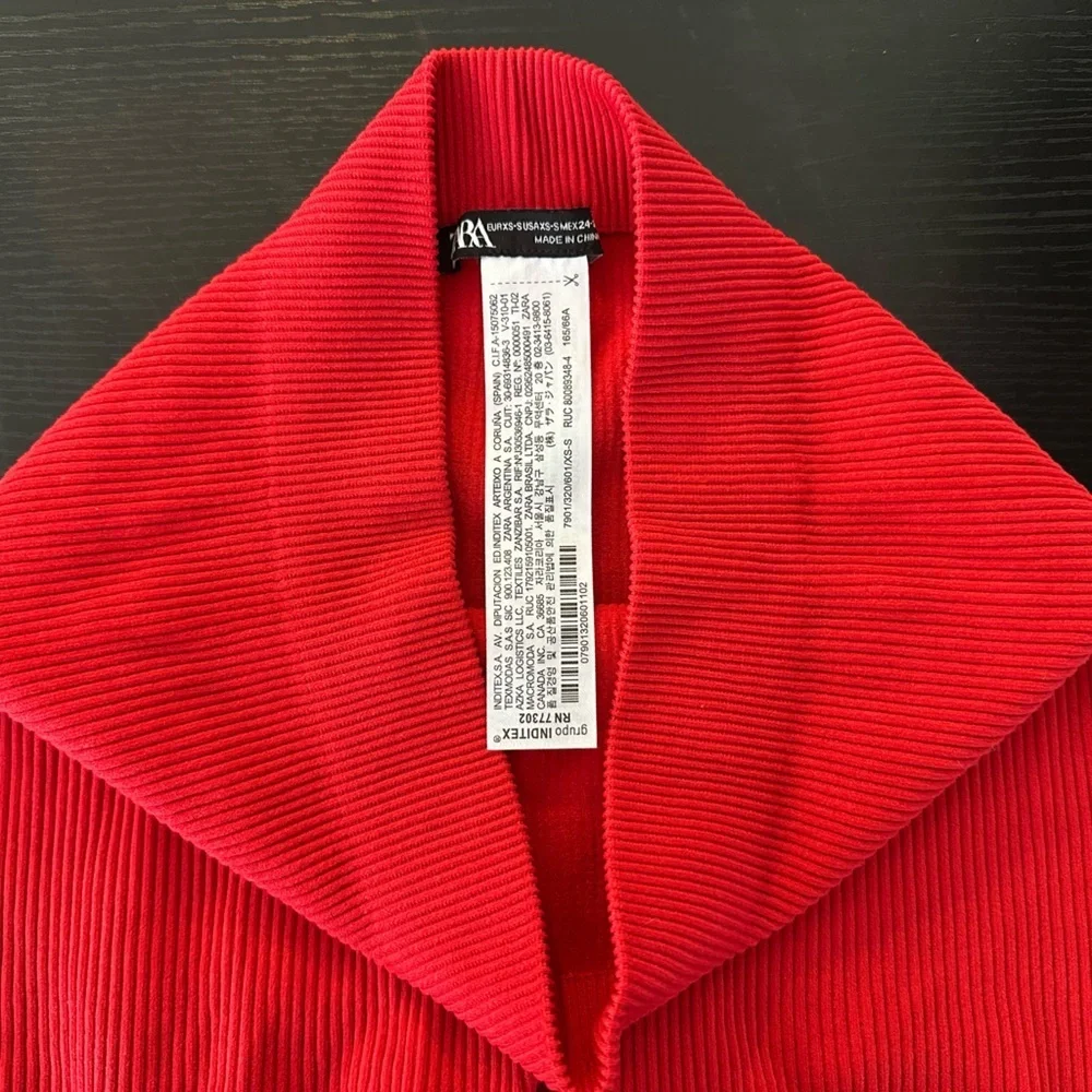 Zara Women's Red Ribbed Athletic Shorts